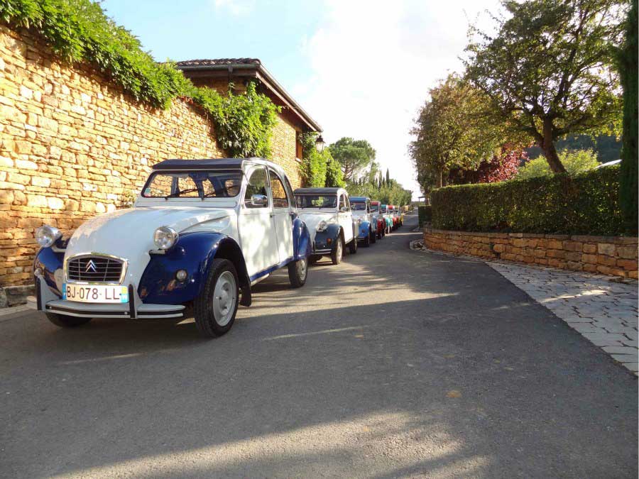 Rallye en 2CV à Anse dans le Beaujolais 