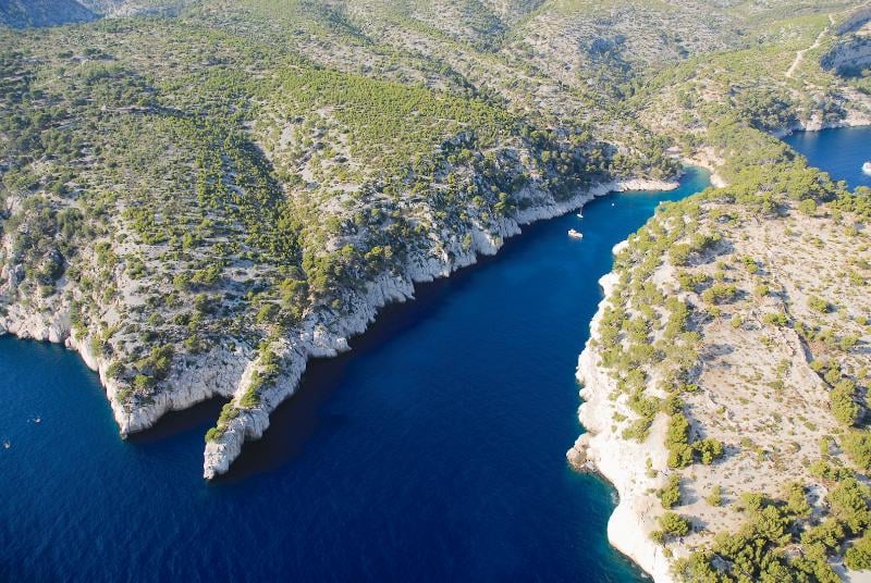 Vol en hélicoptère au dessus des Calanques