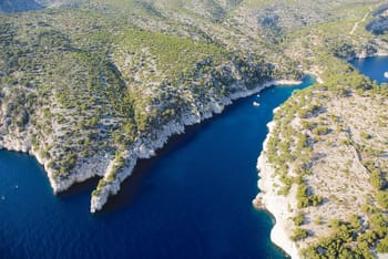 Vol en hélicoptère au dessus des Calanques