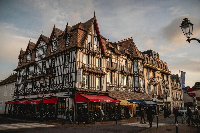 Escape Game extérieur à Deauville : Visite enquête en ville