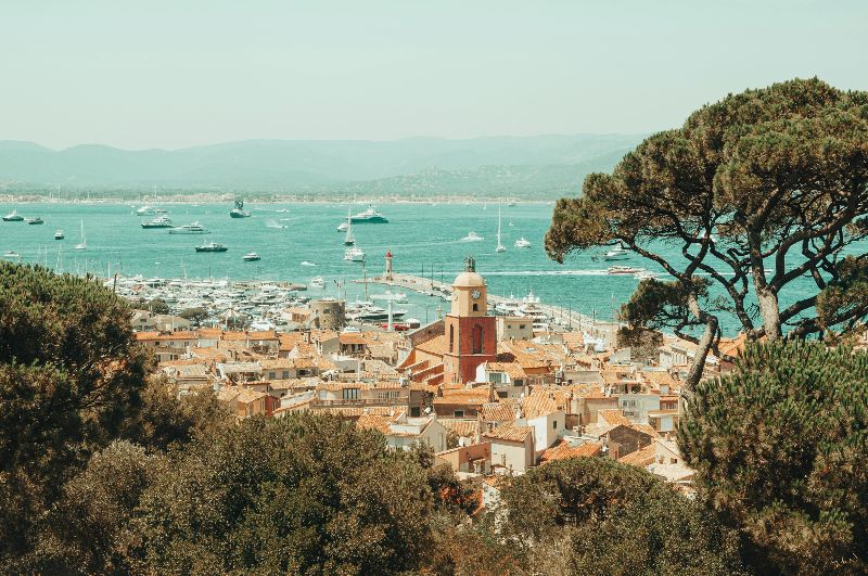 Escape Game extérieur à Saint-Tropez : Visite enquête dans la vieille ville