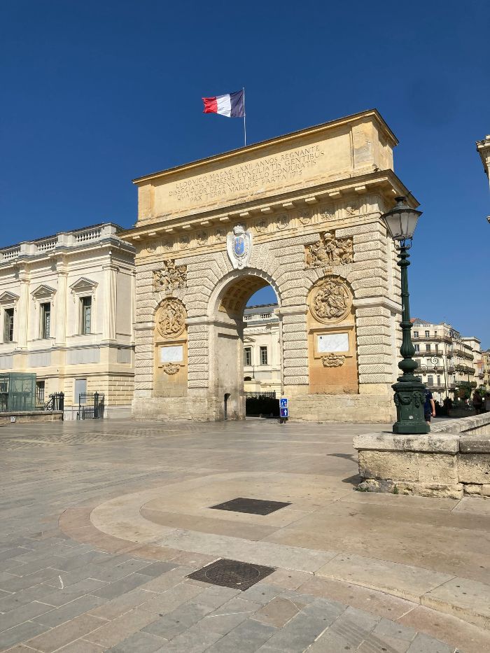 Escape Game extérieur à Montpellier : Visite enquête en ville