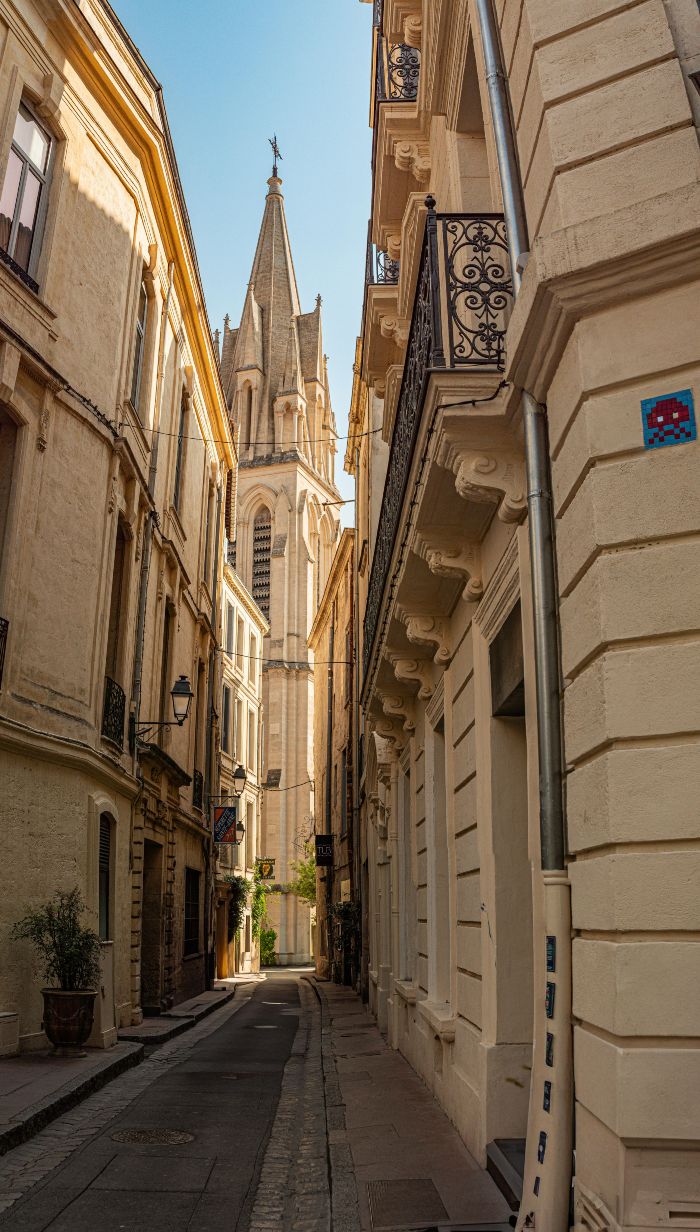 Escape Game extérieur à Montpellier : Visite enquête en ville