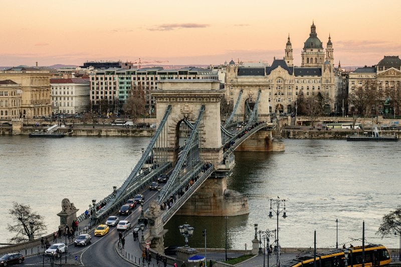 Escape Game extérieur à Budapest : Visite enquête dans la vieille ville