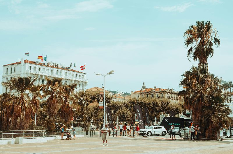 Escape Game extérieur à Cannes : Visite enquête en ville