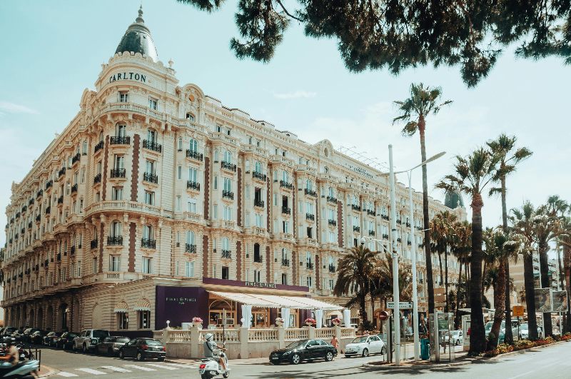 Escape Game extérieur à Cannes : Visite enquête en ville