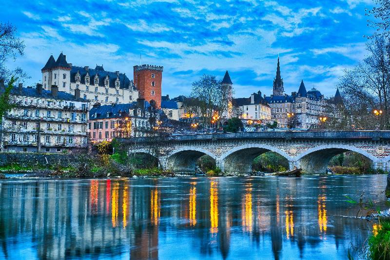 Escape Game extérieur à Pau : Visite enquête dans la vieille ville