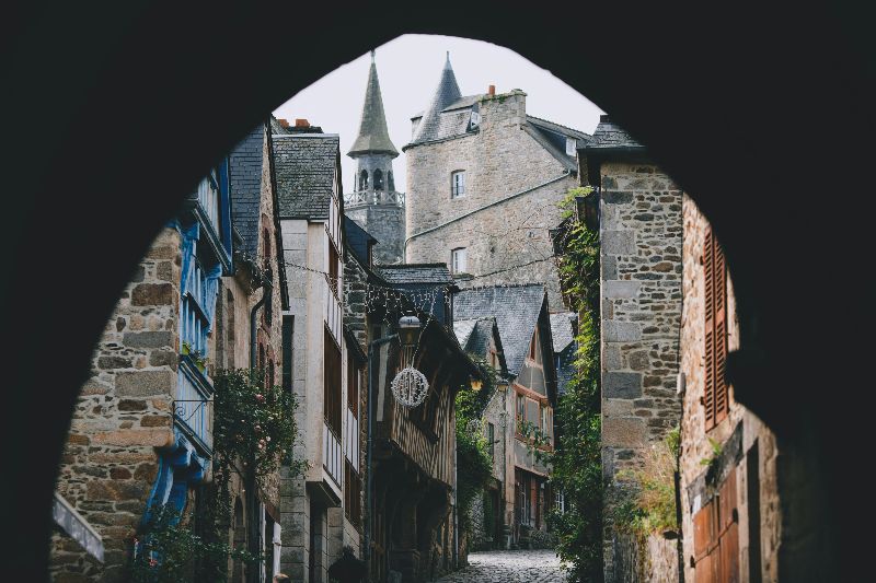 Escape Game extérieur à Dinan : Visite enquête dans la vieille ville