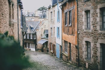Escape Game extérieur à Dinard : Visite enquête en ville