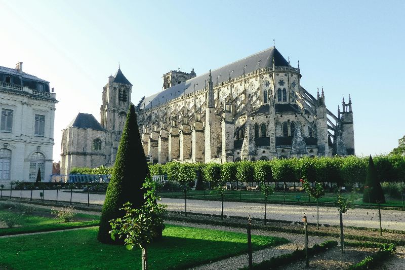 Escape Game extérieur à Bourges : Visite enquête dans la vieille ville