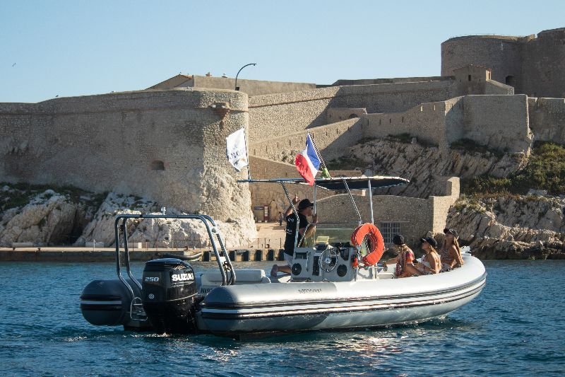 Excursion en Bateau aux Calanques de la Côte Bleue