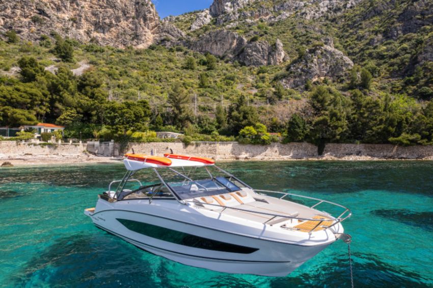 Location bateau à moteur avec skipper à Nice 