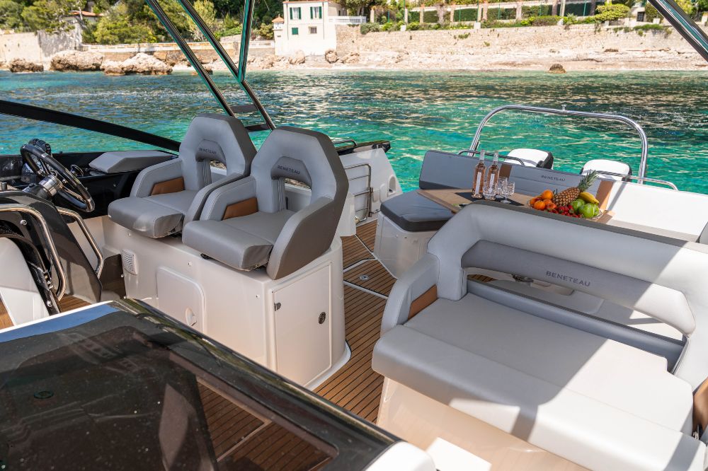 Location bateau à moteur avec skipper à Nice 
