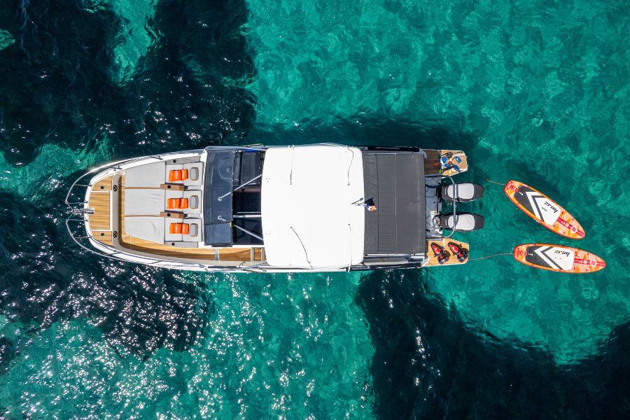 Location bateau à moteur avec skipper à Nice 