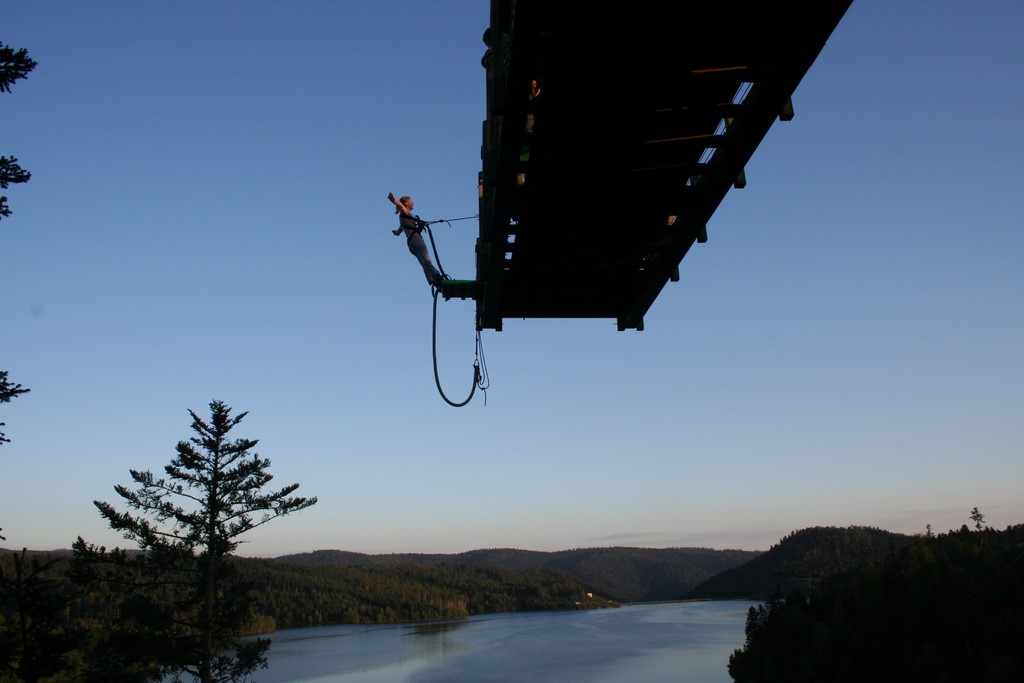 Saut à l'élastique et tyrolienne géante à Badonviller - 54540