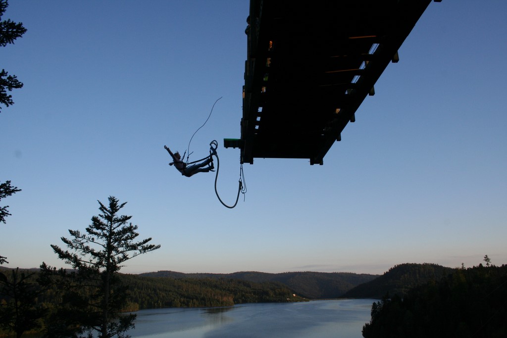 Saut à l'élastique et tyrolienne géante à Badonviller - 54540