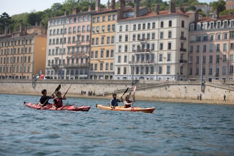 Randonnée encadrée du vieux Lyon en Canoë-Kayak depuis la Saône jusqu'à Confluence