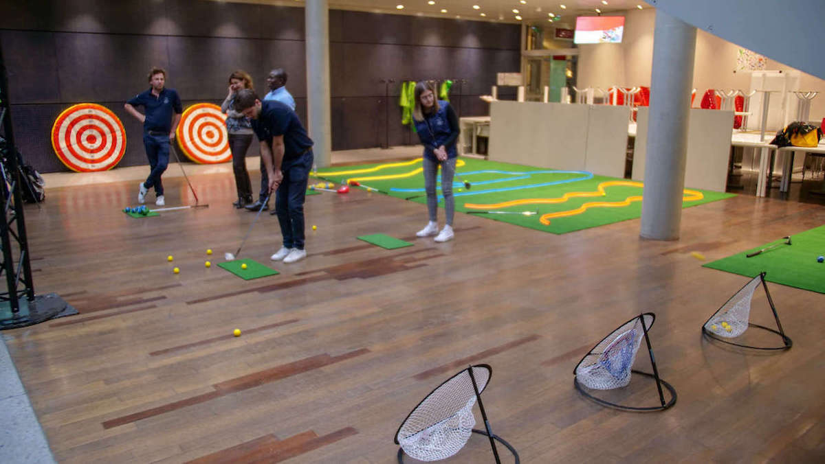 Animation golf pour les entreprises à Paris - Ateliers et simulateurs  