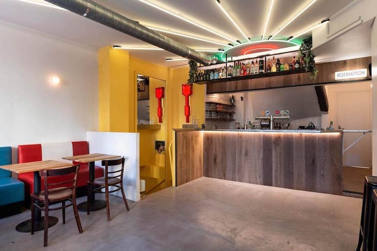Lancer de fléchettes futuriste dans un bar concept - Paris 11 